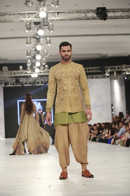 Hsy-kingdom-bridal-wear-dresses-collection-at-plbw-2016-14