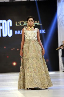 saira-shakira-designer-bridal-dresses-zohra-collection-at-pblw-2016-12