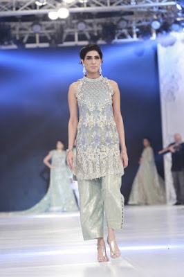 saira-shakira-designer-bridal-dresses-zohra-collection-at-pblw-2016-13