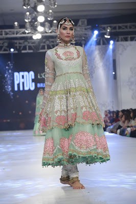 ali-xeeshan-bridal-wear-collection-at-pfdc-l-oreal-paris-bridal-week-2016-3