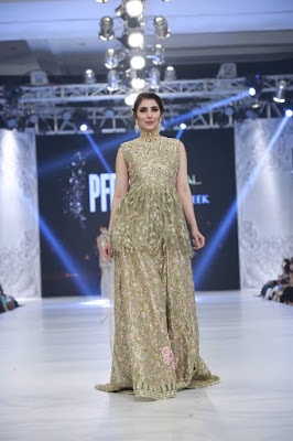 pfdc-loreal-paris-bridal-week-2016-saira-rizwan-lehenga-dresses-collection-10