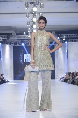 pfdc-loreal-paris-bridal-week-2016-saira-rizwan-lehenga-dresses-collection-12