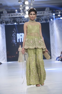 pfdc-loreal-paris-bridal-week-2016-saira-rizwan-lehenga-dresses-collection-14