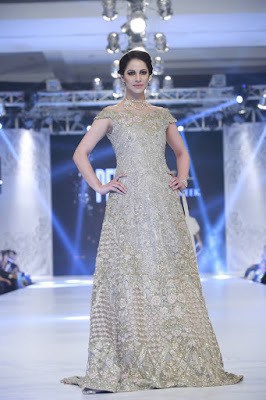 pfdc-loreal-paris-bridal-week-2016-saira-rizwan-lehenga-dresses-collection-17