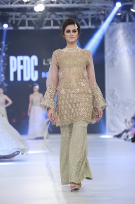 pfdc-loreal-paris-bridal-week-2016-saira-rizwan-lehenga-dresses-collection-8