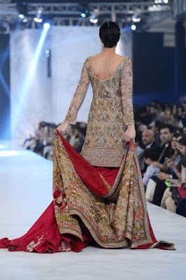 shamsha-hashwani-designer-bridal-lehenga-dresses-at-plbw-2016-14