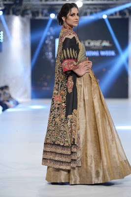 shiza-hassan-traditional-bridal-dress-collection-at-pfdc-l’oréal-paris-bridal-week-2016-4