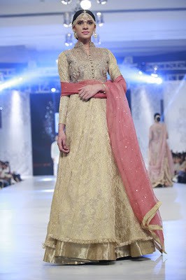 zara-shahjahan-designer-bridal-dress-collection-at-plbw-2016-5