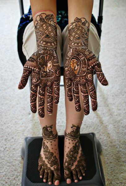 best-and-simple-Indian-bridal-mehndi-designs-for-hands-for-beginner-2