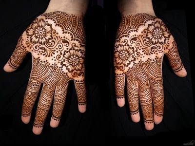 christmas-best-mehndi-designs-on-hands-for-girls-1