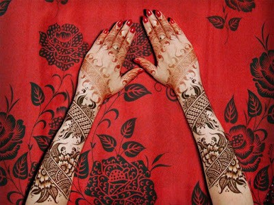 christmas-best-mehndi-designs-on-hands-for-girls-4