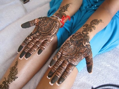 christmas-best-mehndi-designs-on-hands-for-girls-7