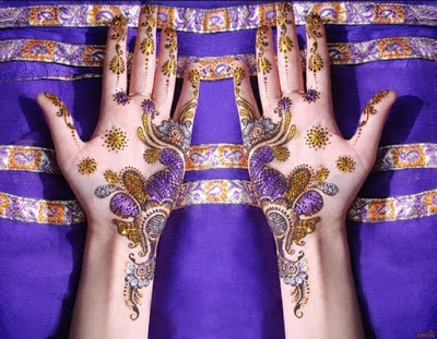 christmas-best-mehndi-designs-on-hands-for-girls-8