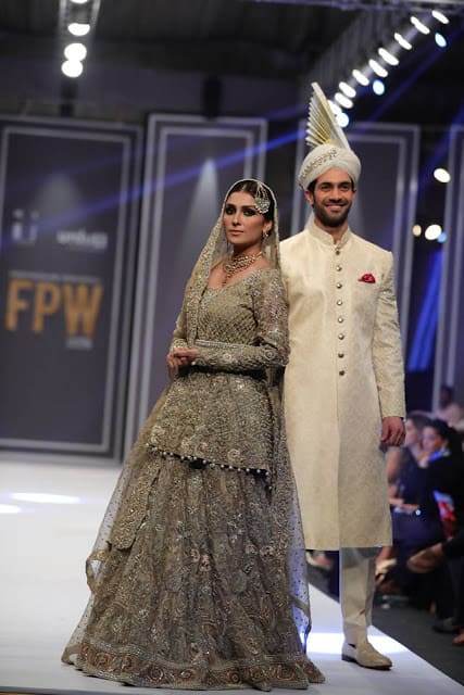 deepak-perwani-bridal-dresses-designs-for-wedding-at-fpw-2016-9