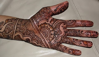 latest-pattern-of-traditional-Indian-mehndi-designs-for-hands-for-girls-2