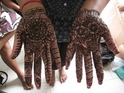 latest-pattern-of-traditional-mehndi-designs-for-hands-for-girls-1