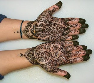 latest-pattern-of-traditional-pakistani-mehndi-designs-for-hands-for-girls-1