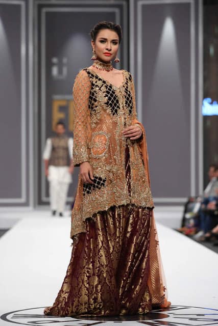 saira-rizwan-bridal-wear-dresses-designs-for-wedding-at-fpw-2016-10