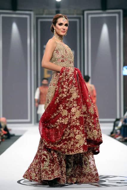 saira-rizwan-bridal-wear-dresses-designs-for-wedding-at-fpw-2016-5