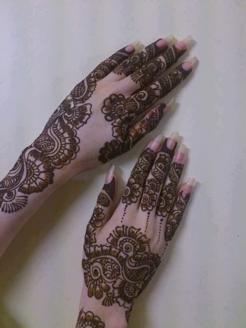 very-easy-and-simple-mehndi-designs-for-beginners-for-hand-17