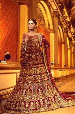 Erum-Khan-nawabzaadi-new-design-bridal-dresses-2017-collection-11