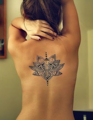 Latest-Stylishly-Challenging-Back-Tattoos-Ideas-for-Women-10