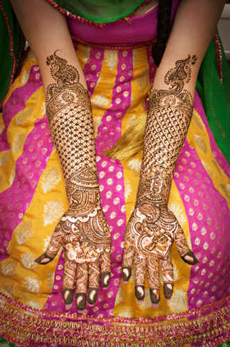 best-and-beautiful-bridal-mehndi-designs-for-full-hands-and-legs-5
