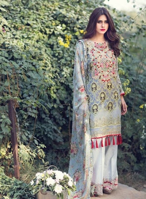 Gulaal-latest-summer-lawn-prints-collection-2017-for-women-6