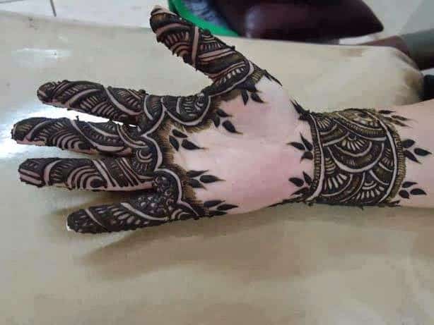 Beautiful henna designs for brides