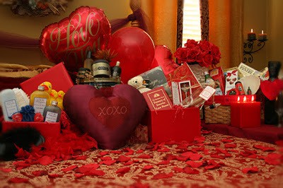 Romantic valentines day gift ideas for her at home