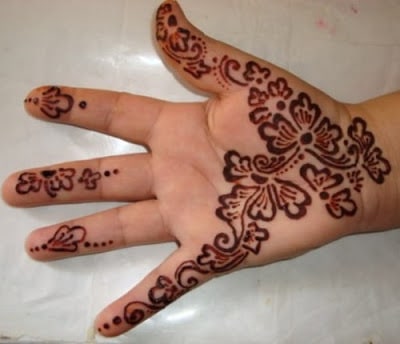 Simple henna patterns designs on children hands