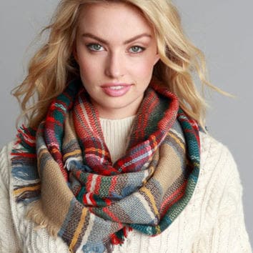 How-to-wear-an-infinity-classic-scarf-pattern-1