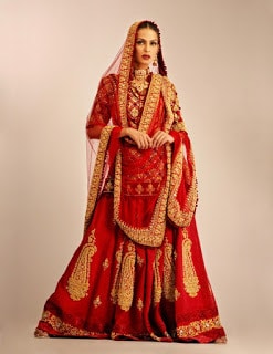 Indian-designer-bridal-lehenga-saree-fashion-trends-for-girls-9