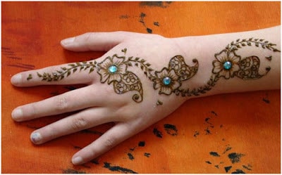 Latest Simple Eid Henna New Mehndi Designs 2018 With Images