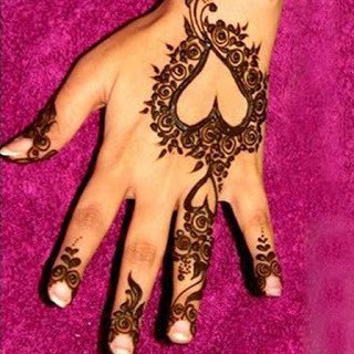 Easy-heart-shaped-mehndi-designs-images-for-hands-11