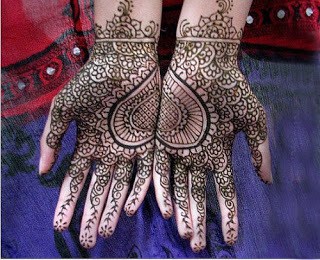 Easy-heart-shaped-mehndi-designs-images-for-hands-5