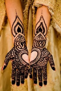 Easy-heart-shaped-mehndi-designs-images-for-hands-8