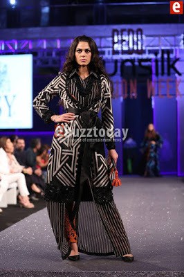 Hsy-paranoia-collection-2017-at-pfdc-sunsilk-fashion-week-5