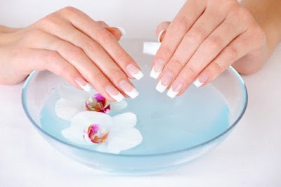 Nail-marriage-effect-french-beauty-feminine-nails-purity