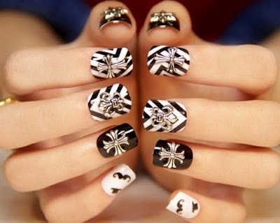 Nail-white-in-decoration-black-shapes-geometric-style-unique