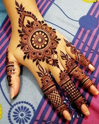 New-and-simple-traditional-eid-mehndi-design-for-hands-11