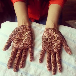 New-and-simple-traditional-eid-mehndi-design-for-hands-12