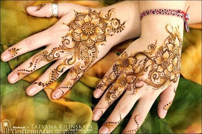 New-and-simple-traditional-eid-mehndi-design-for-hands-13