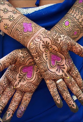 New-and-simple-traditional-eid-mehndi-design-for-hands-14