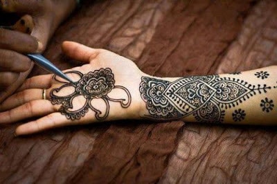 New-and-simple-traditional-eid-mehndi-design-for-hands-2