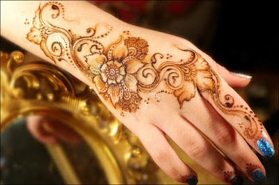 New-and-simple-traditional-eid-mehndi-design-for-hands-3