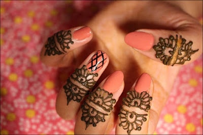 New-and-simple-traditional-eid-mehndi-design-for-hands-4