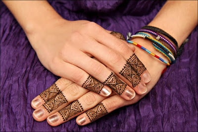 New-and-simple-traditional-eid-mehndi-design-for-hands-5