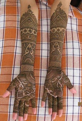 New-and-simple-traditional-eid-mehndi-design-for-hands-7