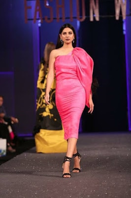 Sana-safinaz-collection-2017-at-sunsilk-fashion-week-11